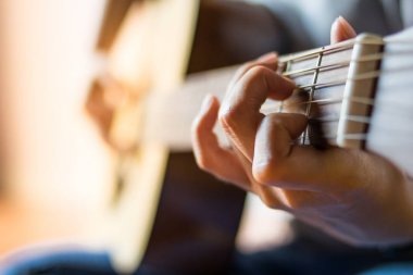 gitar çalmak el kız kadar yakın