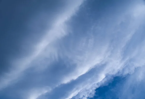 Nuages orageux sombres avant la pluie — Photo