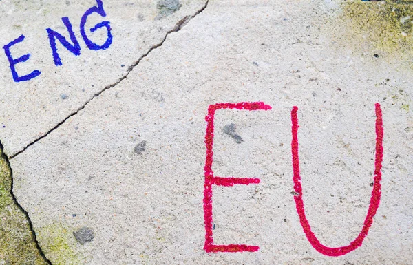 Brexit İngiltere'de AB referandum kavramı kelime BM ve Eng ve el taş duvar üzerinde oy ile