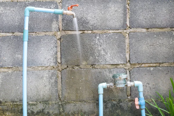 akan su, metre ile açık su dokunun