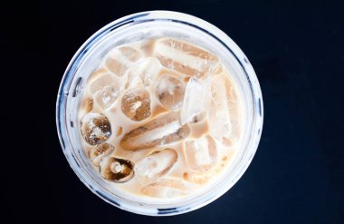 buzlu kahve siyah arka plan, buzlu kahve Üstten Görünüm