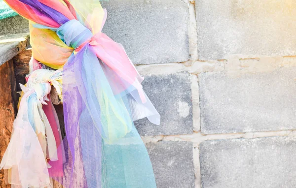 Tela de tres colores estilo tailandés corbata con árbol, para creer tailandés —  Fotos de Stock