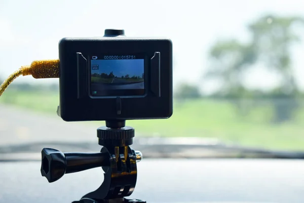 Fermer l'enregistreur vidéo de voiture dans la voiture — Photo