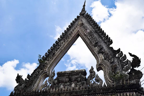 Thai puerta templo arte y arquitectura imágenes — Foto de Stock