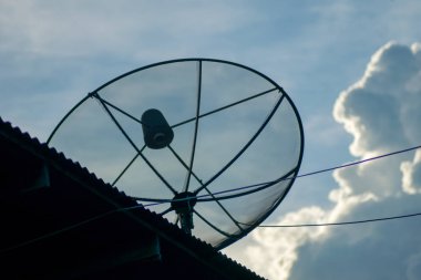 Siluet, eve uydu anteni