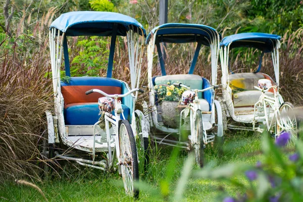 古い白タイ サイクル人力車 — ストック写真