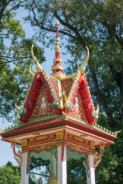 Schöner Roter Thailändischer Tempel — Stockfoto