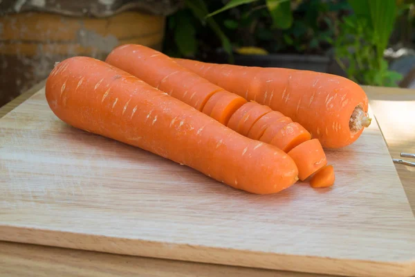 Zanahorias Frescas Sobre Tabla Madera — Foto de Stock