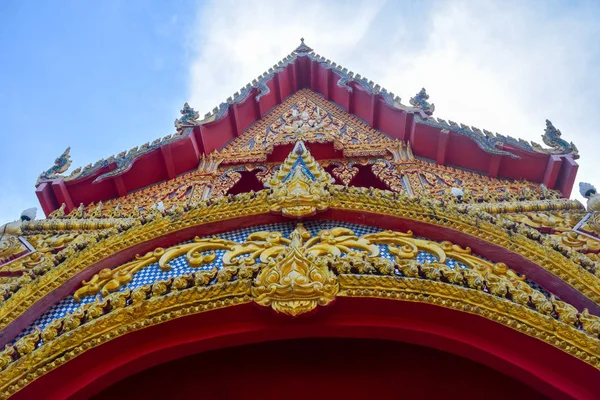 Lai Thai Lai Kranok Thai Temppelissä — kuvapankkivalokuva