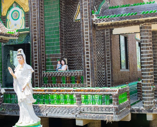 Wat Maha Jedi Kaeo Wat Million Bottles Sisaket Thailand 2017 — Stockfoto