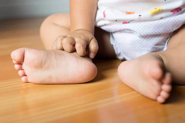 Closeup Baby Feet Baby Sitting — Stock Photo, Image