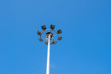 Blue Sky 'ın üzerindeki Stadyum Spot-light kulesi