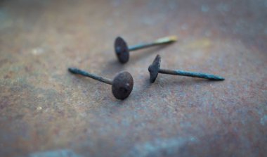 Rusty çivi paslı arka planda