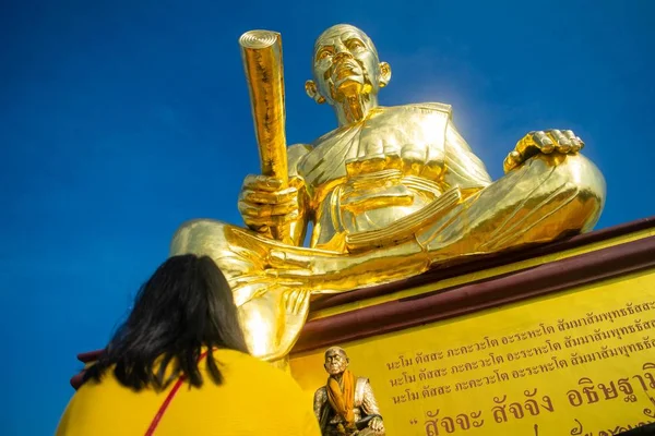 Goldene Buddhistische Mönchsstatue Thailand — Stockfoto