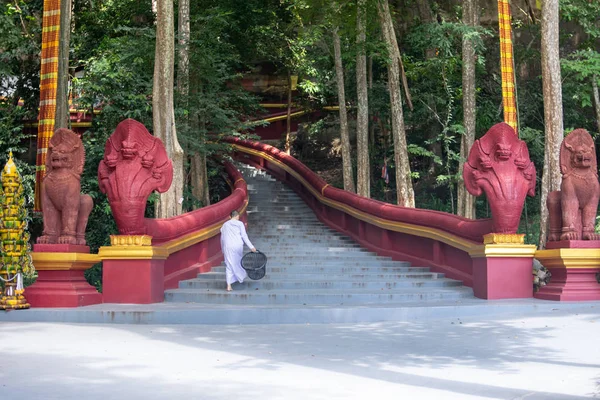 Eine Nonne Tempel Treppe — Stockfoto