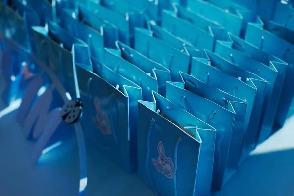 Hediye paketleri çoğu bekliyor