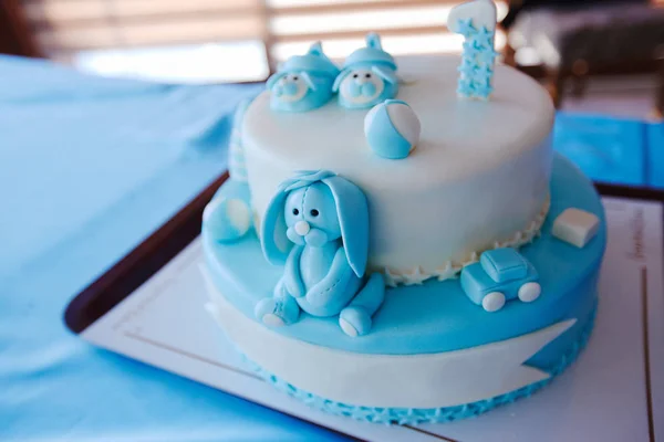 1 岁男孩的生日蛋糕 — 图库照片