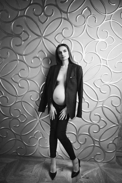 非常瘦的素食健康孕妇漂亮的模特 — 图库照片