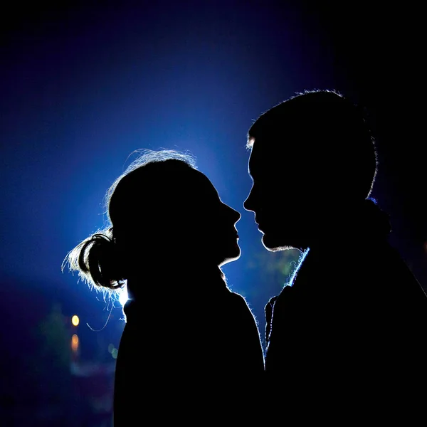 İki sevgilinin birbirlerine tarihte arıyorum arka ışık