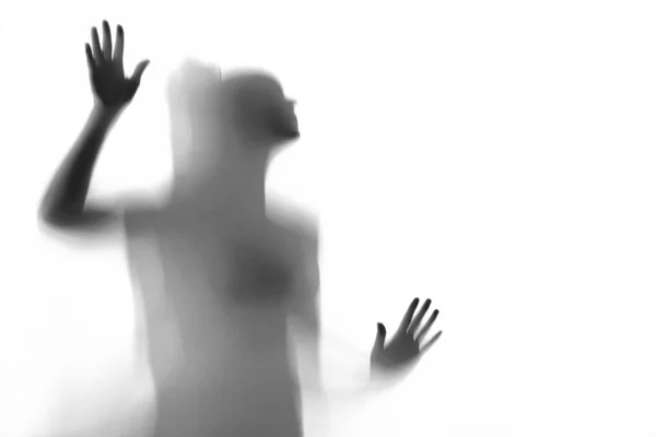 Fringe almak isteyen bilinmeyen kadın silüeti