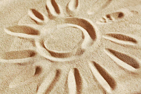 太陽の砂の絵に描かれました。 — ストック写真