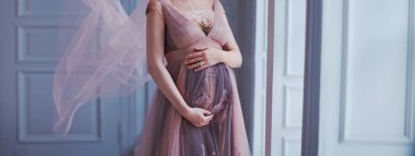 Boho tarzı ile ihale şeffaf kahverengi ve pembe renk elbise