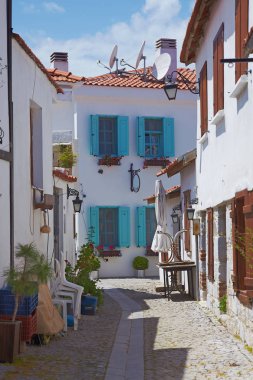 Akdeniz köy turistik yol deniz tarafı rahat sevimli görünümü