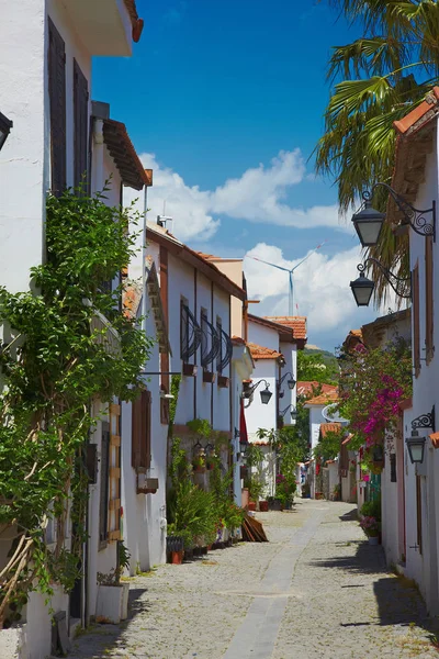 Akdeniz Köyü turistik rota deniz tarafı kasaba rahat sevimli görünümü