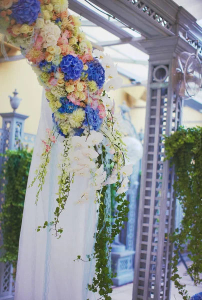婚礼仪式的装饰细节中蓝色的概念 — 图库照片