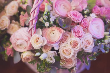 Kutlama olay hall üzerinde çiçek sepetleri