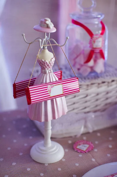 Рожевий стиль цукерки бар і деталі, зроблені для маленької 1-річної дівчинки — стокове фото