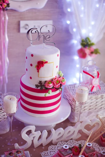 Barra de caramelo de estilo rosa y detalles hechos para niña de 1 año — Foto de Stock