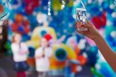 Telefonunuzun ve bulanık okul performans çocuklarını anne alarak resmi