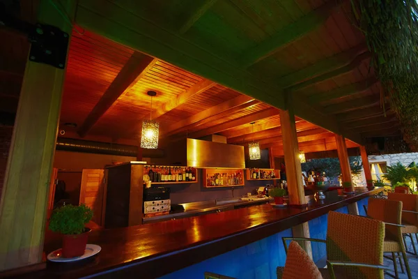 Görünüm açık barda içecekler küçük otel