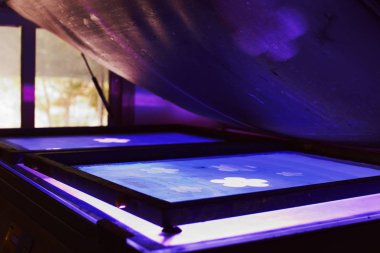 Tekstil fabrika ekipmanları - Şablonlar desenlerle kumaşlar üzerine basım için