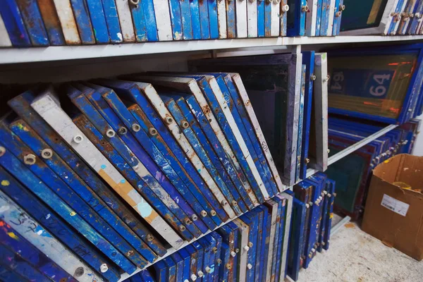 Tekstil fabrika ekipmanları - Şablonlar desenlerle bezler ve boya baskı almak için