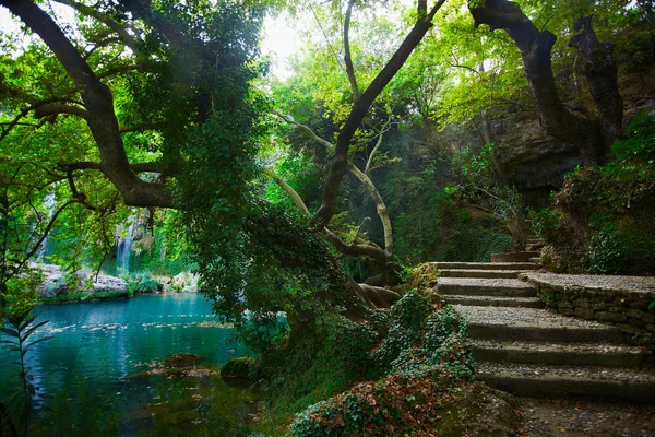 Parque da Cachoeira em Antalya, Turquia. Kursunlu selalesi — Fotografia de Stock