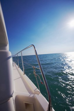 Lüks Yat detayları ve deniz görünümü