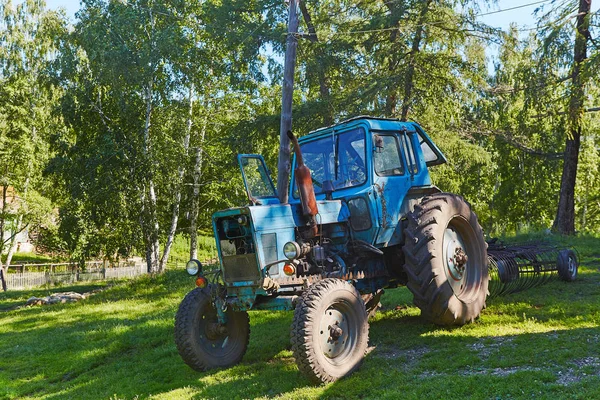 Old tractor in willage — Stock Photo, Image