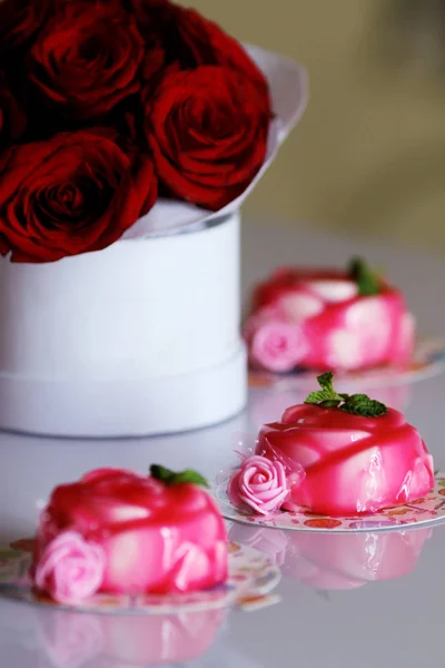 果冻甜玫瑰形状沙漠 — 图库照片