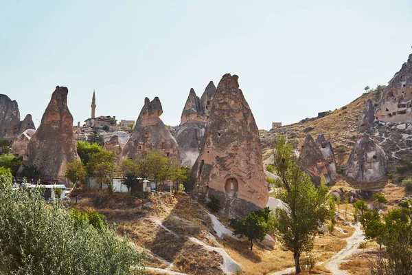 Vues sur la Cappadoce volcanique kanyon grottes maisons en Turquie — Photo