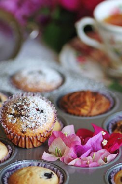 Sadece pişmiş formundaki Muffins