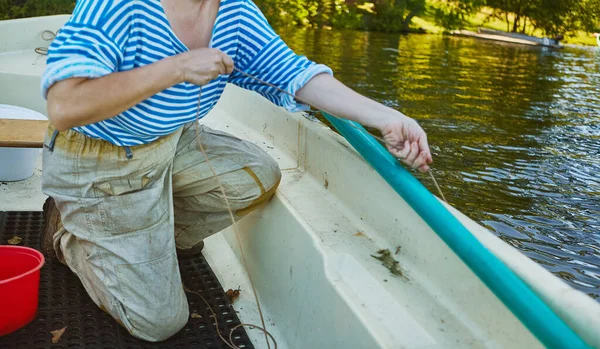 Proces van cacthing langoesten en aan te pakken in zoet water bergmeer — Stockfoto