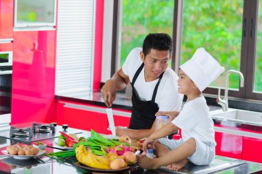 Özel Tay aşçı yemek, küçük oğlu şef şapkasını s yakın