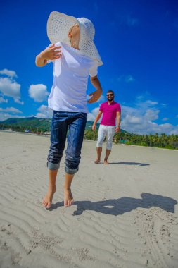 En mutlu çocukluk: baba ve oğul tropica eğleniyor