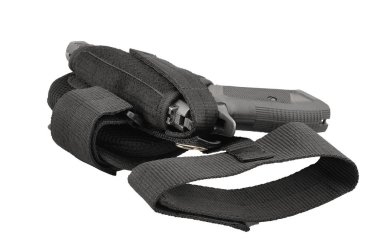 Taktik-shin kılıfından tabancada. İzole