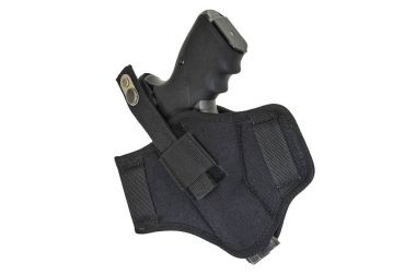 Naylon kılıfından tabanca. İzole