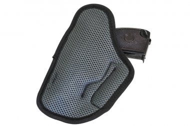 Naylon kılıfından tabanca. İzole