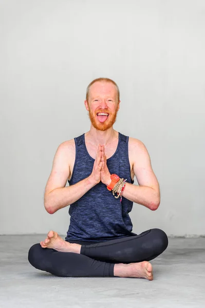 Yoga teacher showing different yoga poses — Stock Photo, Image