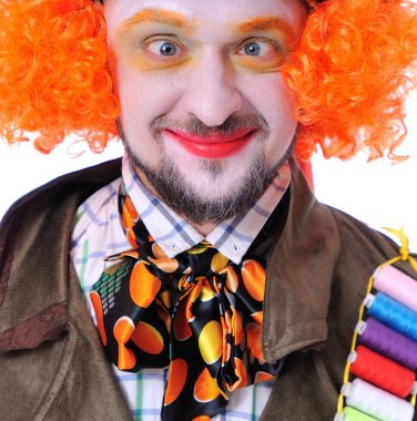 Mad Hatter's farklı yüz duygular. Yakın çekim portre gülümseyen ve animatör çeşitli tiyatro rolleri etrafında kandıramazsın. Kısarak gözler 